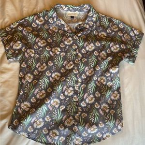 Universal thread Flowered button up